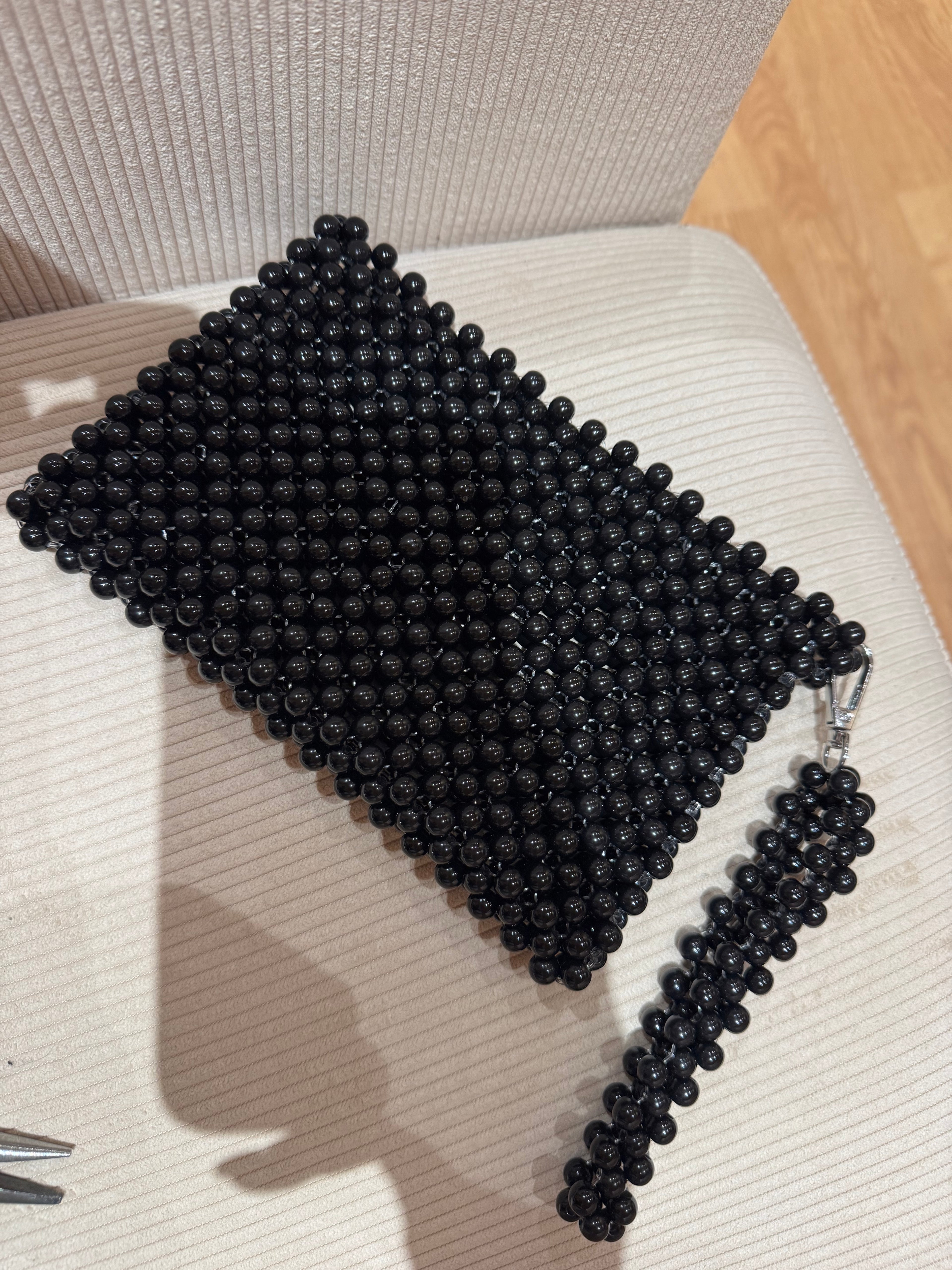 La pochette en perles plastique